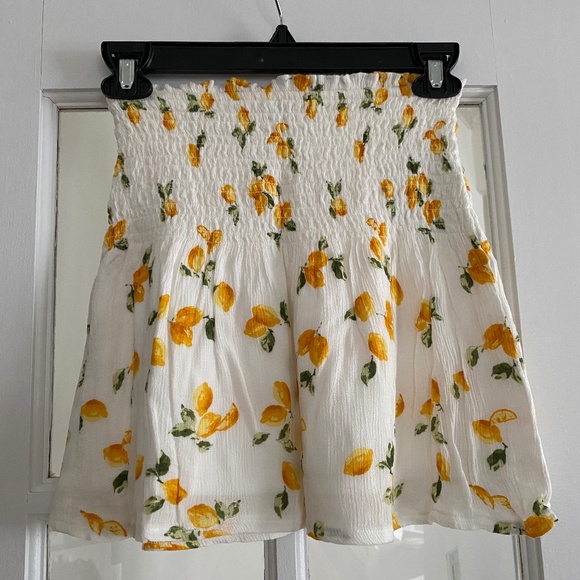 Abercrombie & Fitch AF - Resort Smocked Lemon Ivory Mini Skirt - XS - Picture 7 of 8
